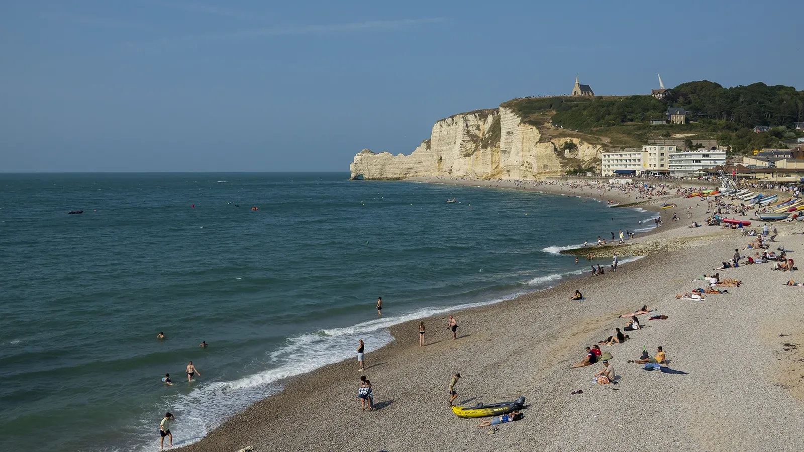 View of Étretat beach with white chalk cliffs and the arch